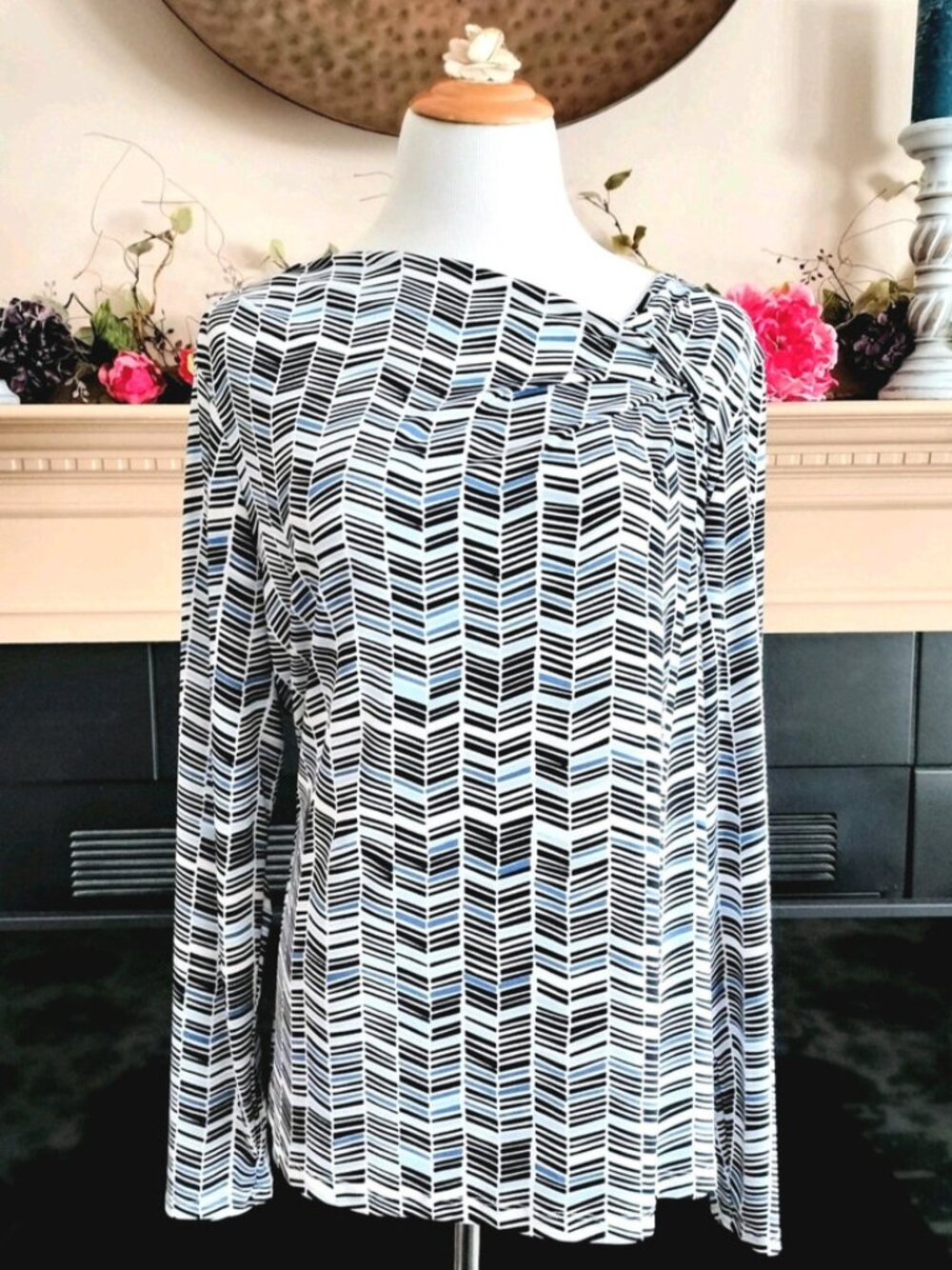 Liz Claiborne Geo Print Knit Top XL Blue Multi Asymmetrical Neck Long Sleeve